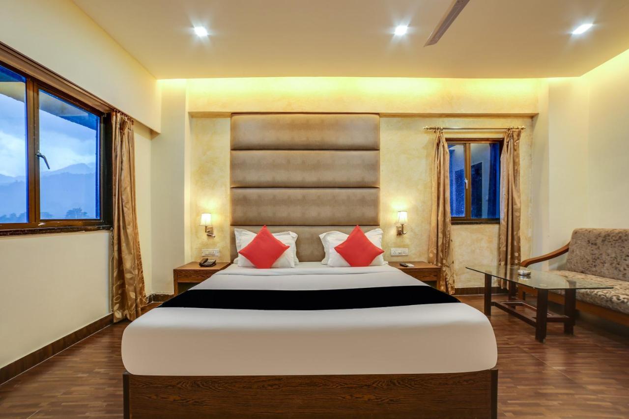 Capital O 61351 Waii International Hotel Bhalukpung Eksteriør billede