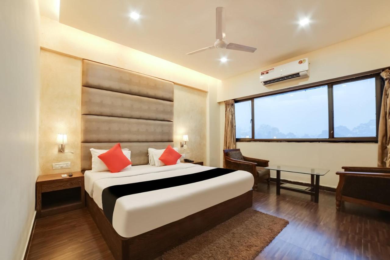 Capital O 61351 Waii International Hotel Bhalukpung Eksteriør billede