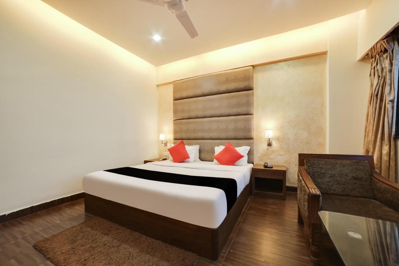 Capital O 61351 Waii International Hotel Bhalukpung Eksteriør billede