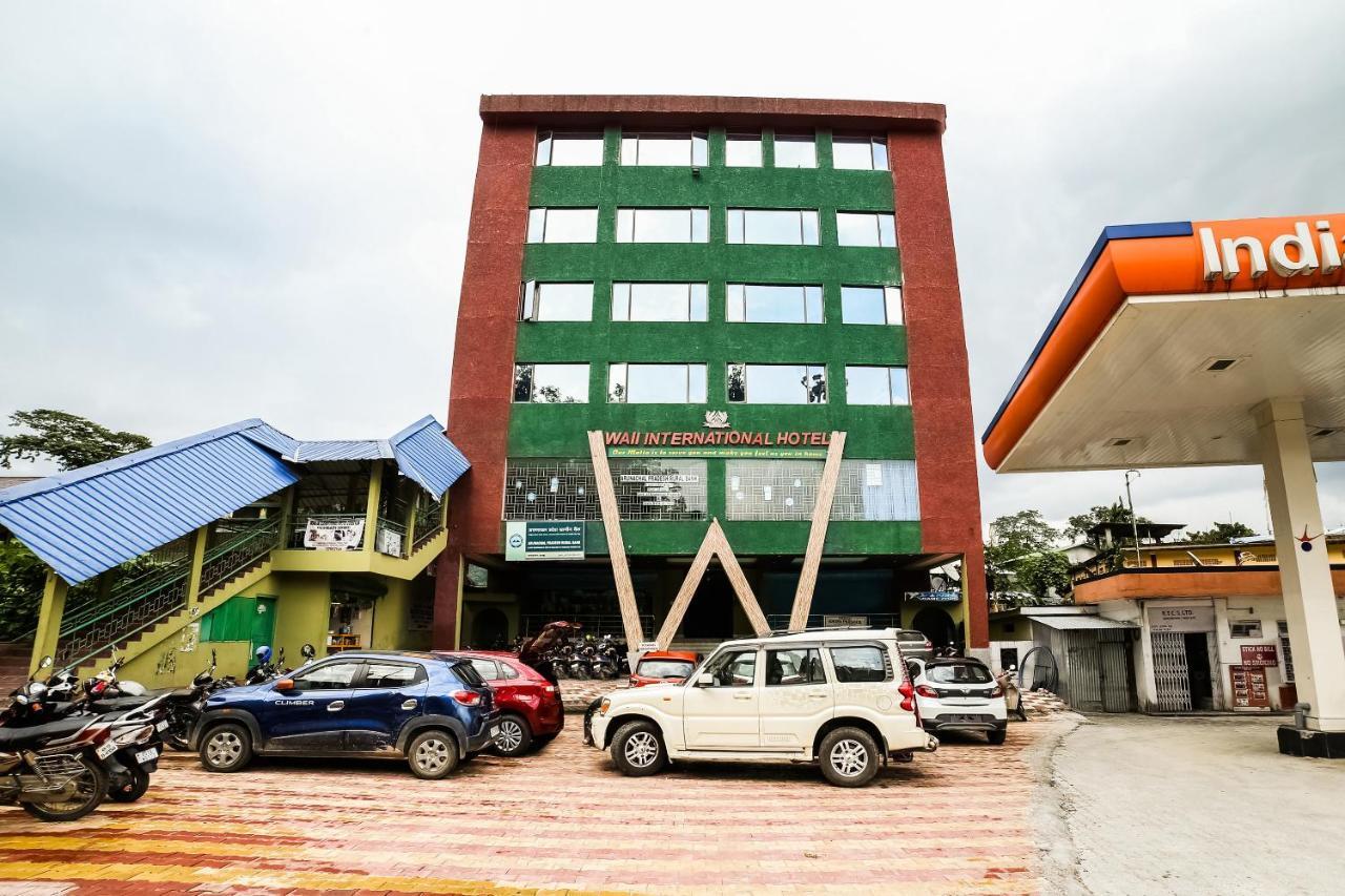 Capital O 61351 Waii International Hotel Bhalukpung Eksteriør billede